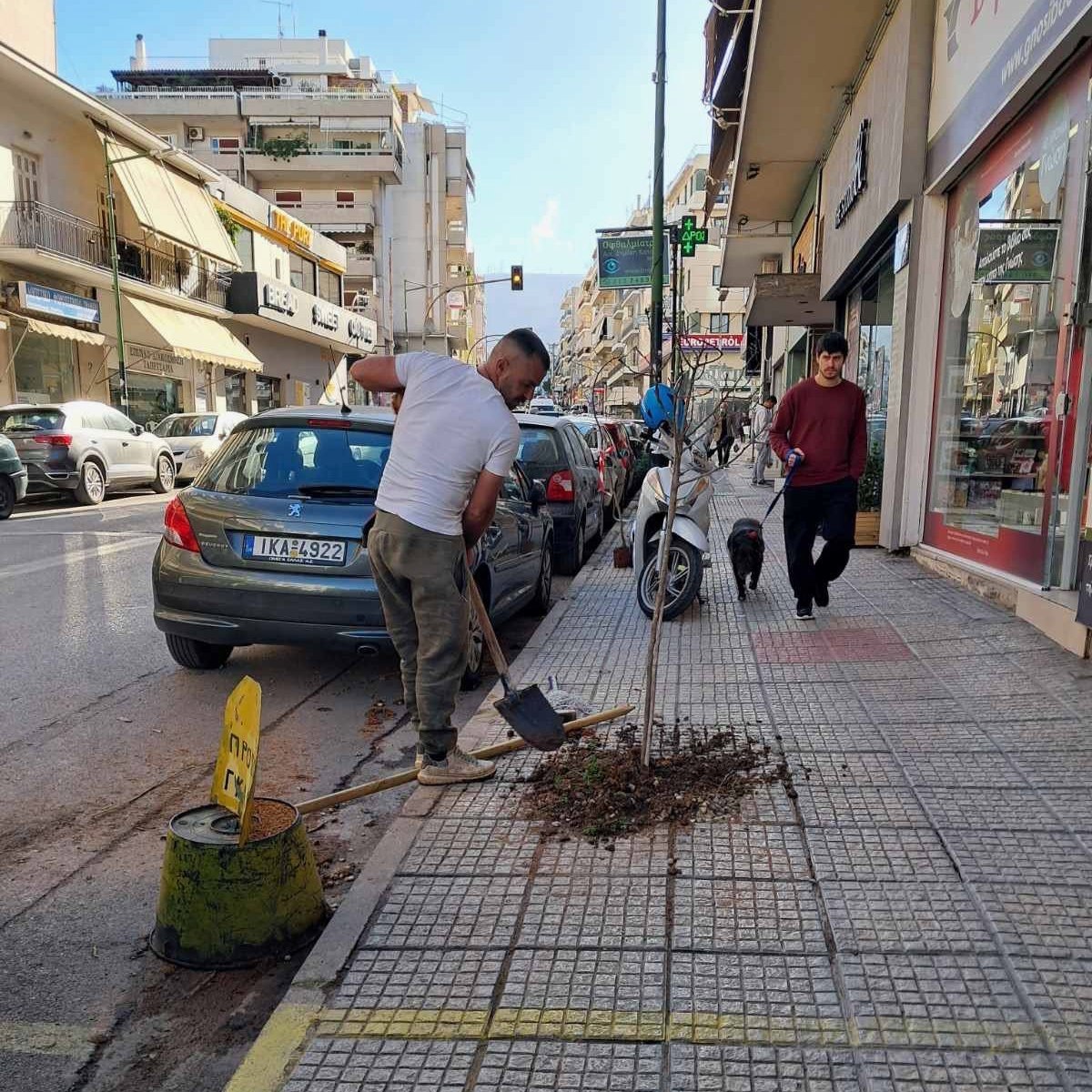 Ολοκληρώθηκαν οι φυτεύσεις 110 νέων δέντρων στη Λεωφόρο Γρηγορίου Αυξεντίου