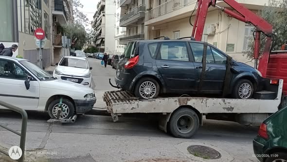 Απομακρύνθηκαν δύο ακόμη εγκαταλελειμμένα οχήματα από οδούς του Δήμου Ζωγράφου